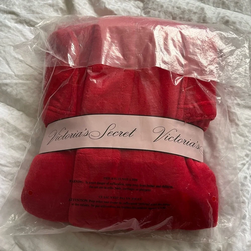 Victoria’s Secret Bright Cherry Red Plush Short Robe